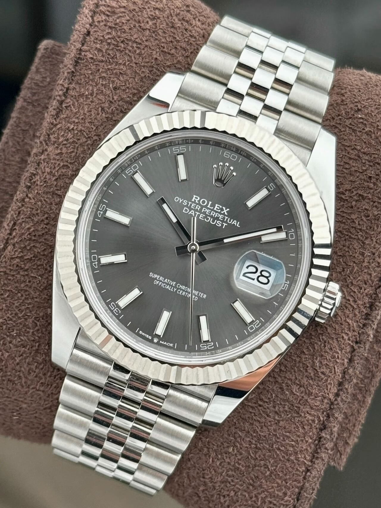 Rolex Datejust Gray Dial 41 mm Metal Bracelet Men's Watch (Ref. 030)