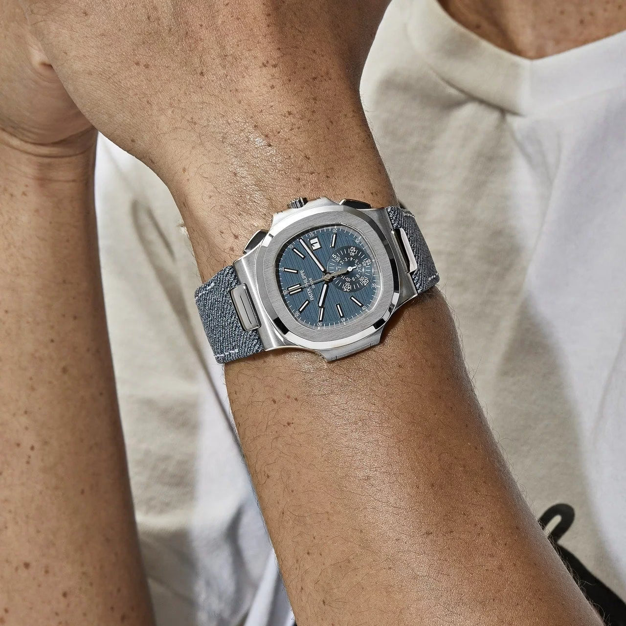 Patek Philippe Nautilus Blue Dial 41 mm Rubber Strap Men's Watch (Ref. V2)