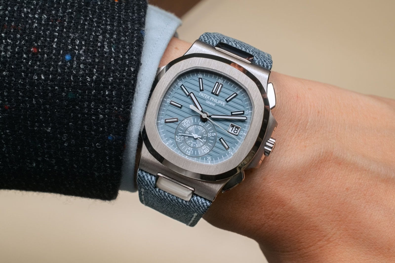 Patek Philippe Nautilus Blue Dial 41 mm Rubber Strap Men's Watch (Ref. V2)