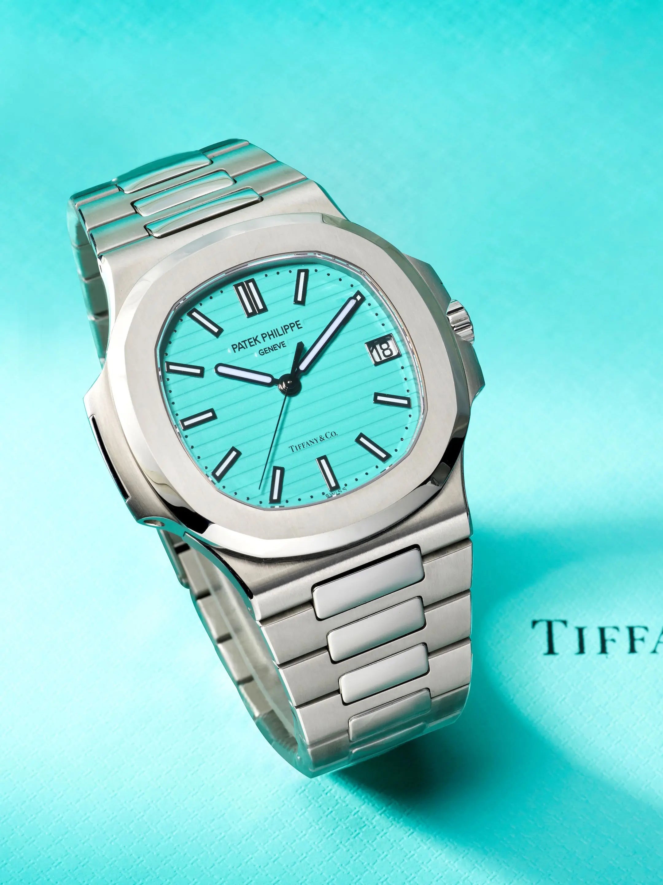 Patek Philippe Nautilus 41 mm Stainless Steel Bracelet Men's Watch (Ref. V2)