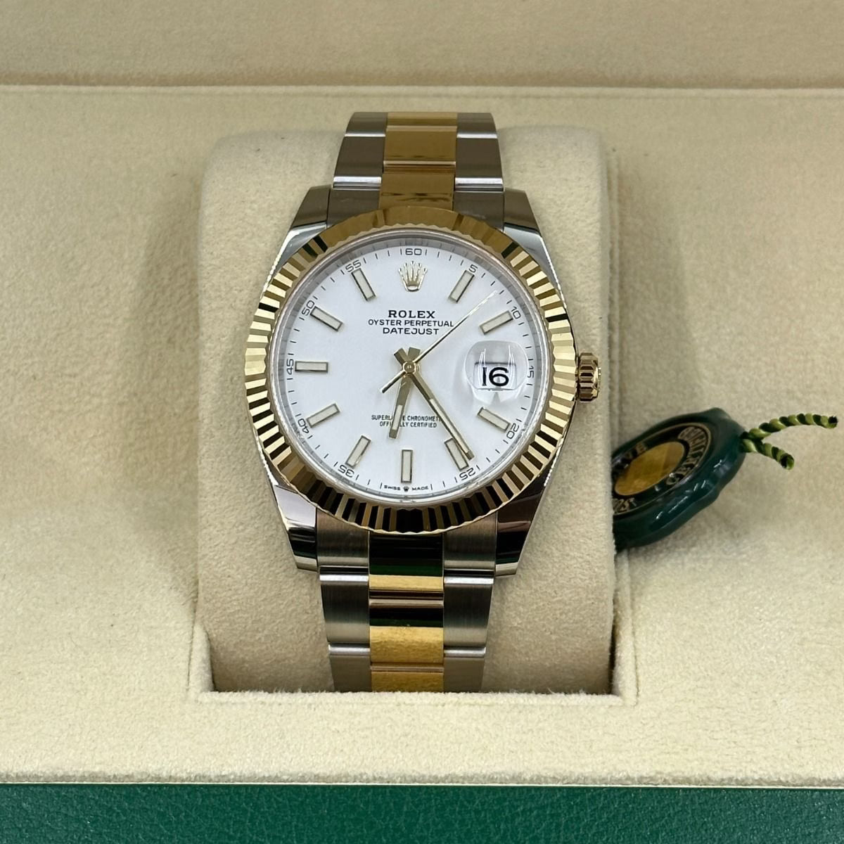 Rolex Datejust White Dial 41 mm Metal Bracelet Men's Watch (Ref. 077)