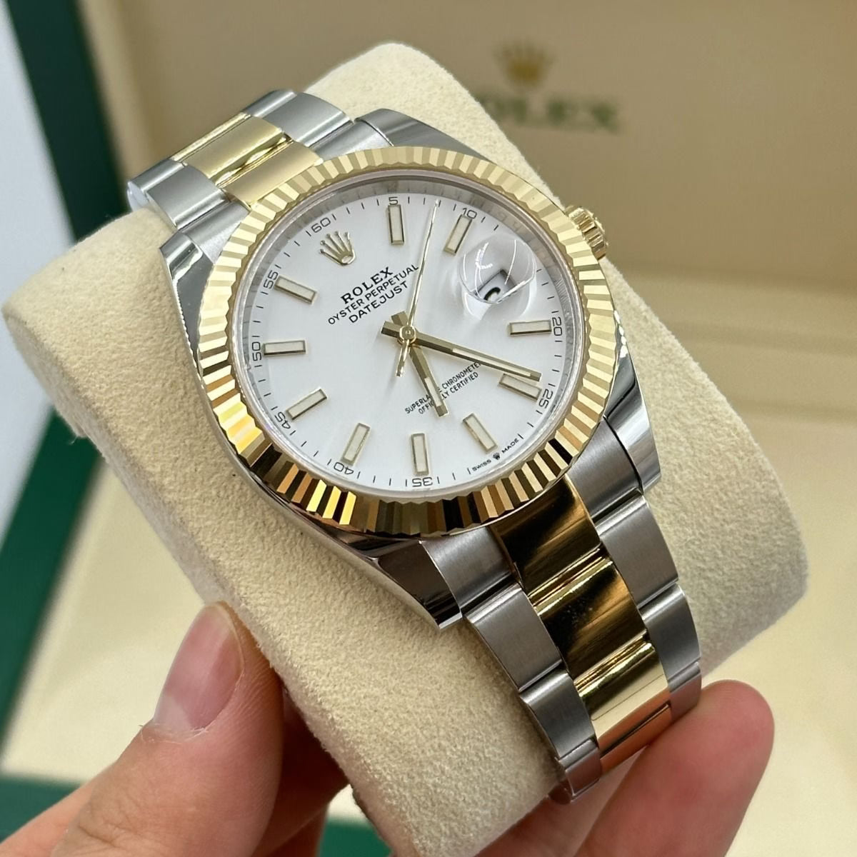 Rolex Datejust White Dial 41 mm Metal Bracelet Men's Watch (Ref. 077)