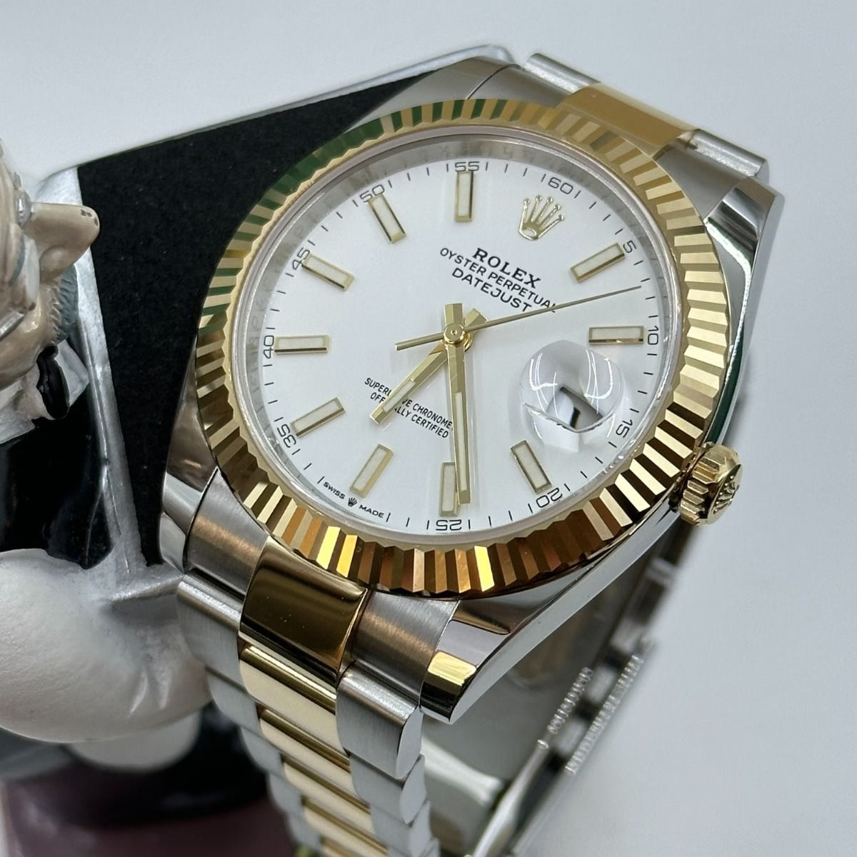 Rolex Datejust White Dial 41 mm Metal Bracelet Men's Watch (Ref. 077)