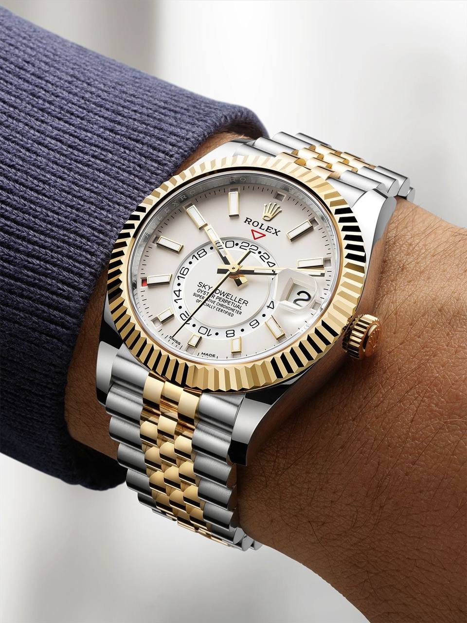Rolex Sky-Dweller White Dial 43 mm Metal Bracelet Men's Watch (Ref. 052)