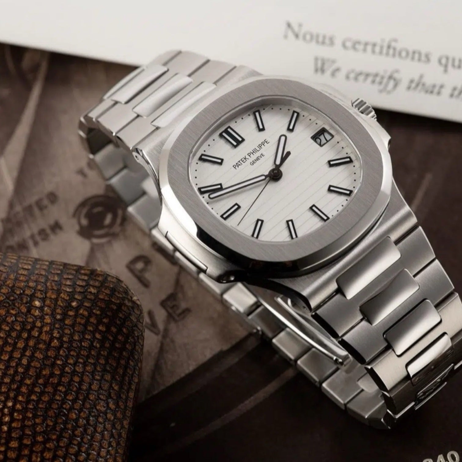 Patek Philippe Nautilus White Dial 41 mm Stainless Steel Bracelet Men's Watch (Ref. V2)