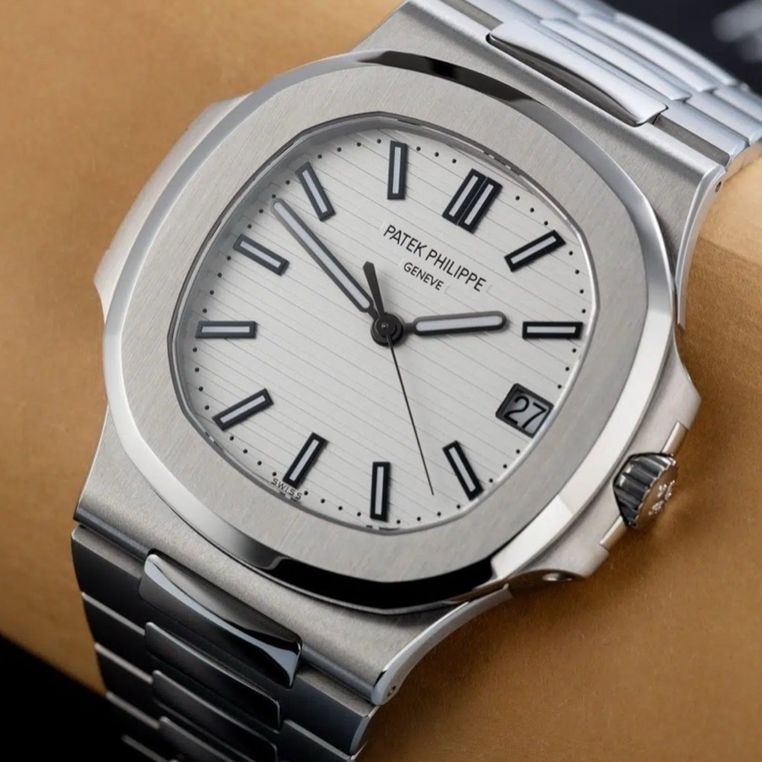 Patek Philippe Nautilus White Dial 41 mm Stainless Steel Bracelet Men's Watch (Ref. V2)