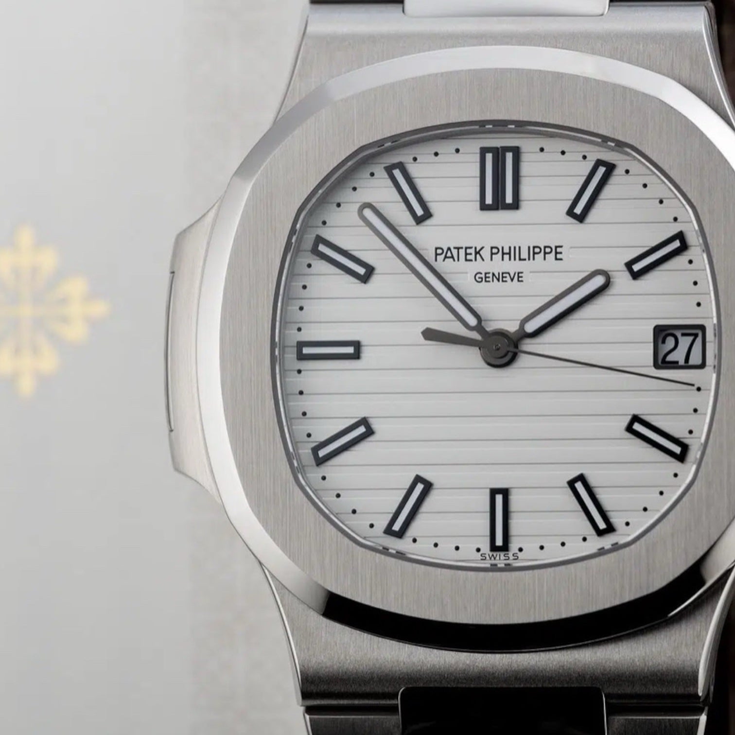 Patek Philippe Nautilus White Dial 41 mm Stainless Steel Bracelet Men's Watch (Ref. V2)
