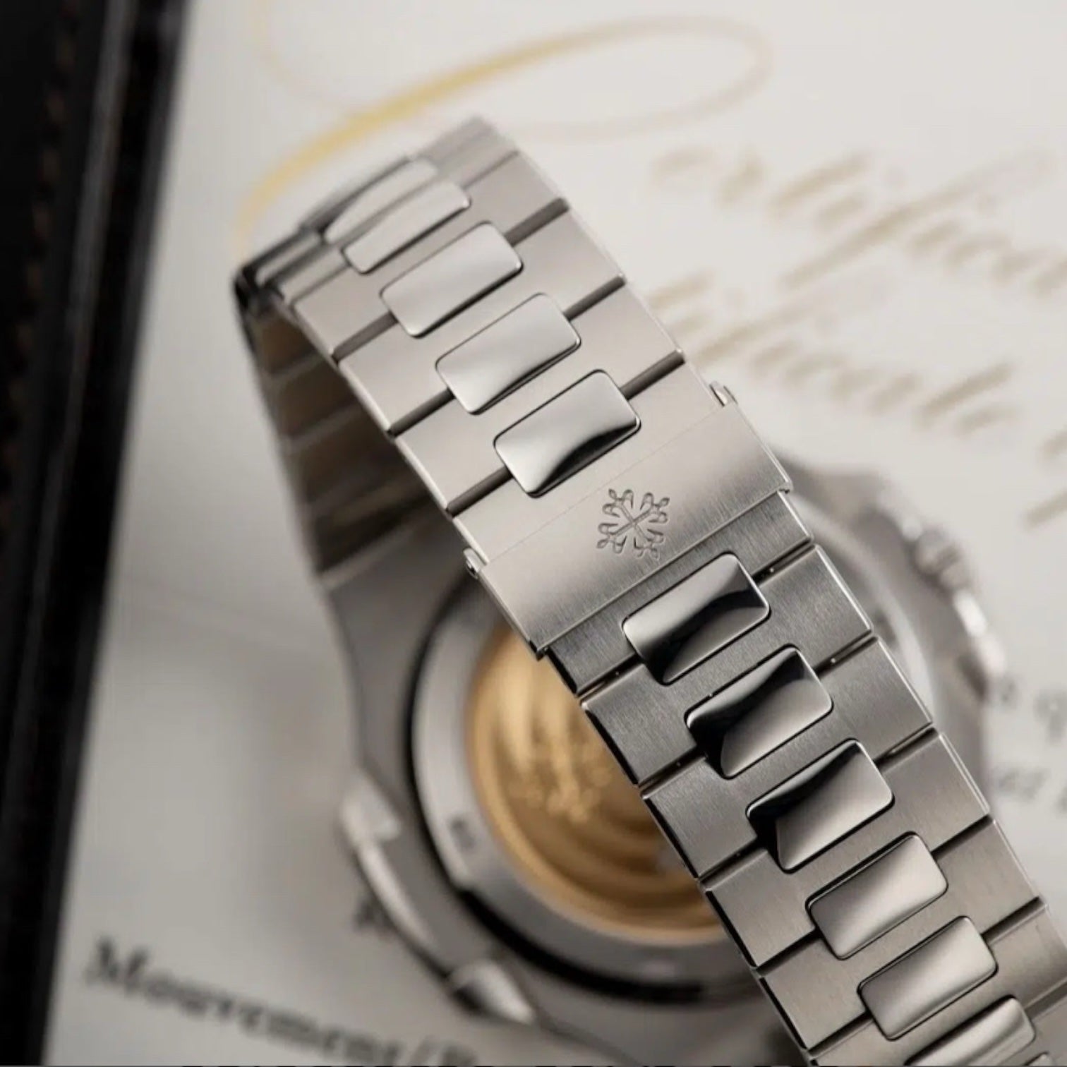 Patek Philippe Nautilus White Dial 41 mm Stainless Steel Bracelet Men's Watch (Ref. V2)